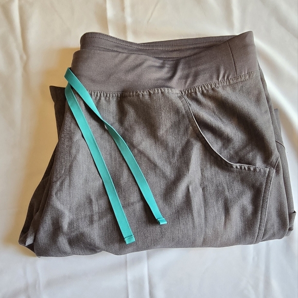 Figs Kade Cargo Scrub Pants size XXL - Picture 4 of 10